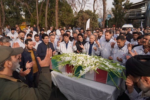 مراسم استقبال و وداع با شهید گمنام تازه از سفر برگشته با حضور کارکنان و مدیران مگاموتور